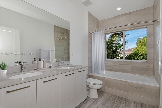 Building Photo - 355 NW 30th Ave