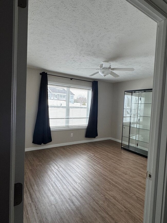 Building Photo - Stylish Ranch Home with Open Floor Plan in...