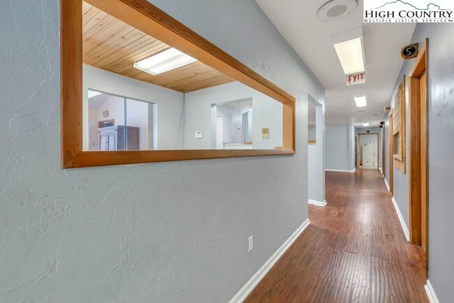 Building Photo - 483 NC-105 Extension