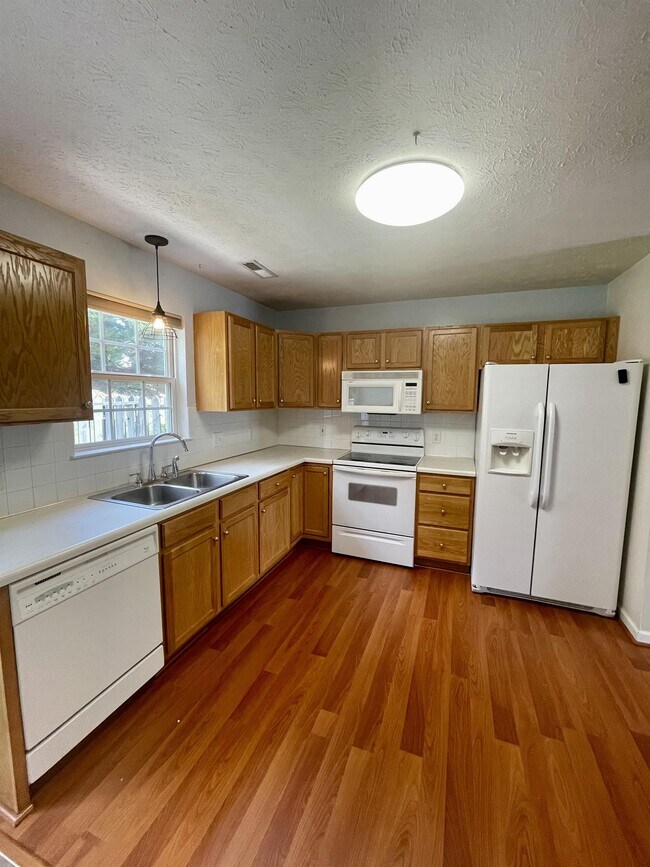 Building Photo - 1069 Blue Ridge View Cir