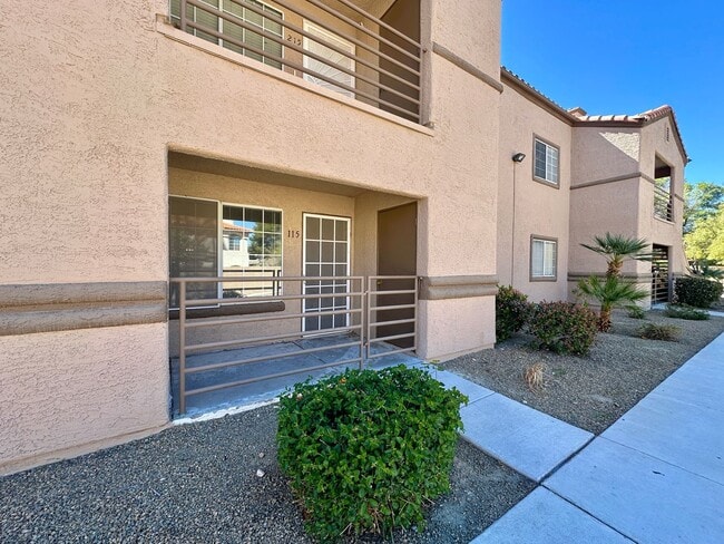 Building Photo - Lakeview Condo