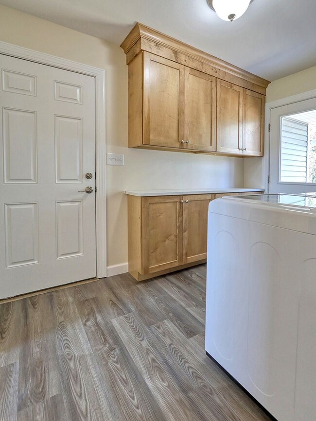 Building Photo - Waterfront Living in Historic Milton! 3-be...