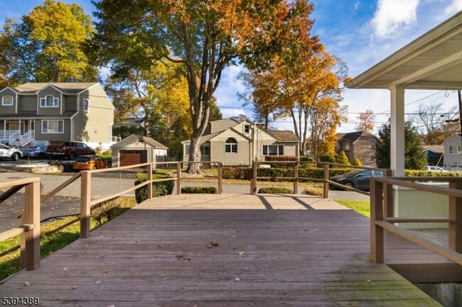 Building Photo - 111 W Shore Rd