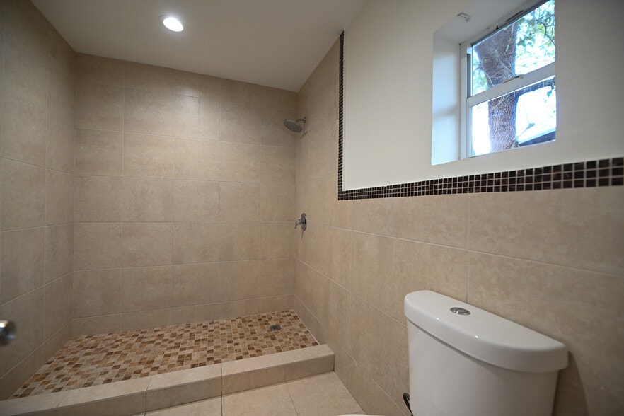 Building Photo - 2507 N 66th Ave