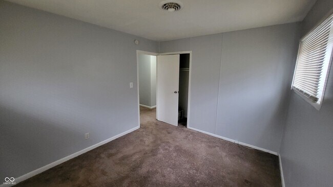 Building Photo - 4940 Leone Dr