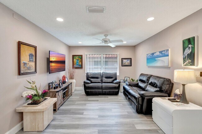 Building Photo - 6100 Waldwick Cir