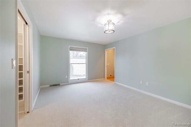 Building Photo - 24356 E River Rd