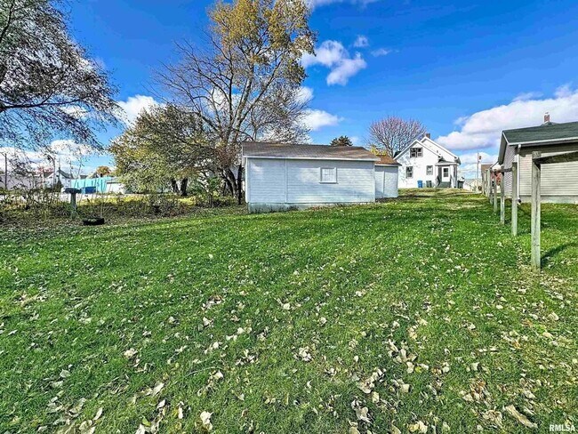 Building Photo - 3 Bedroom Rental in Moline