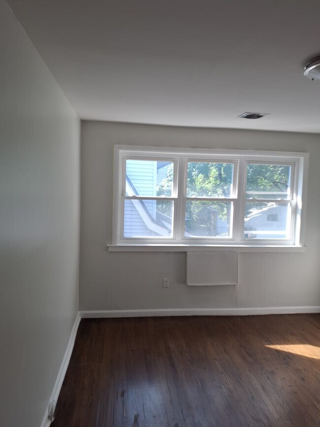Building Photo - 377 Clinton Pl