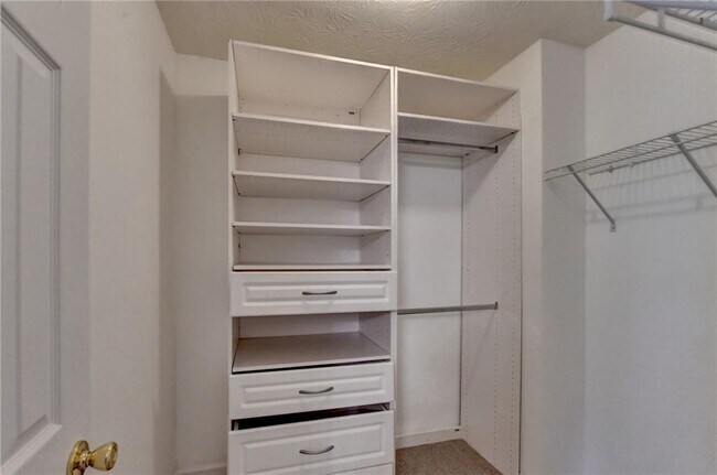Building Photo - 3067 Kentmere Dr