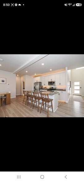 Building Photo - 2061 N Chianti St