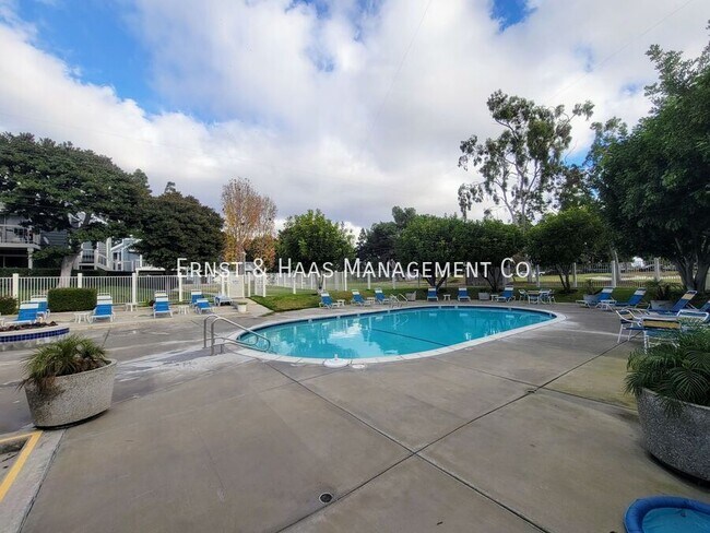 Building Photo - 6020 Bixby Village Dr