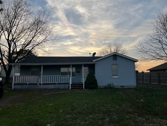 Primary Photo - 503 N Pecan St