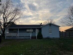 Building Photo - 503 N Pecan St