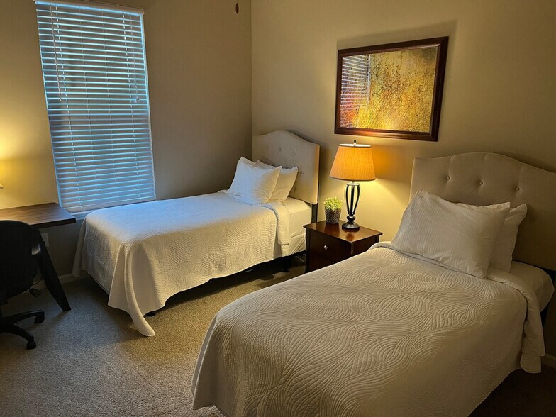 Building Photo - 460 Seven Farms Drive