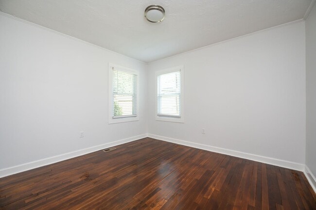 Building Photo - 2 Bed, 1 Bath Home in Downtown Greenville Available