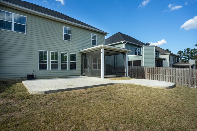 Building Photo - 657 Tree Top Trl