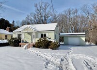 Building Photo - Newly Renovated 2 Bedroom Home in South Burlington Available NOW!