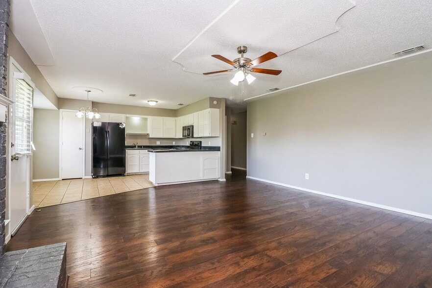 Building Photo - 7608 Meadowlark Ln N