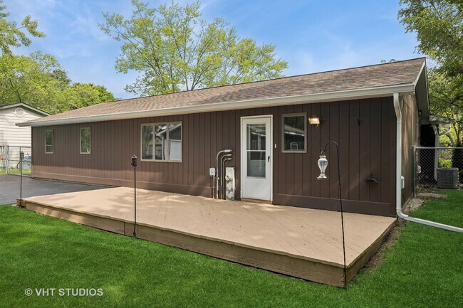 Building Photo - 985 Heartwood Ln