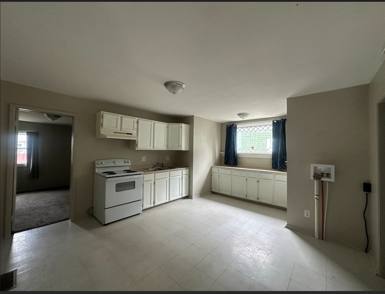 Building Photo - 51 Ossian St