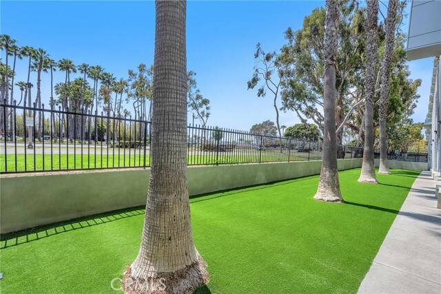 Building Photo - 13600 Marina Pointe Dr