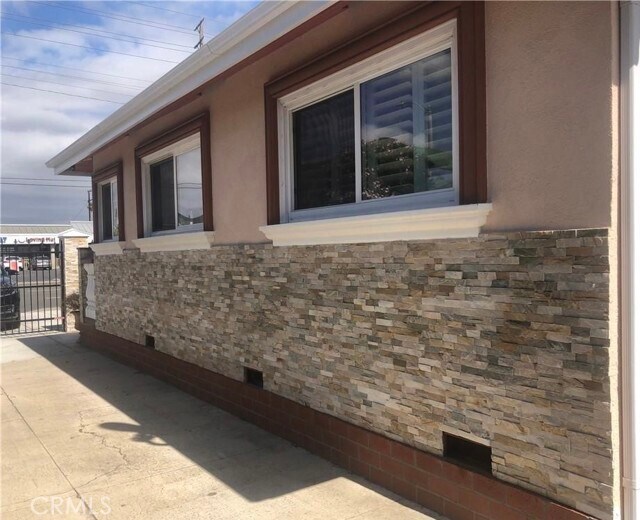 Building Photo - 236 S Tustin St