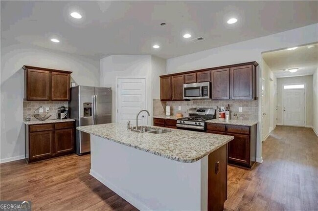 Building Photo - 2436 Foxy Dr