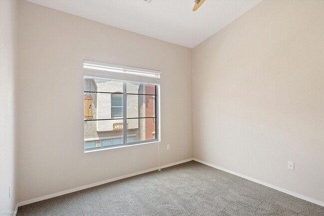 Building Photo - 2 br, 2.5 bath Condo - 240 W Juniper ave U...