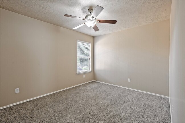 Building Photo - 2627 Autumn Springs Ln