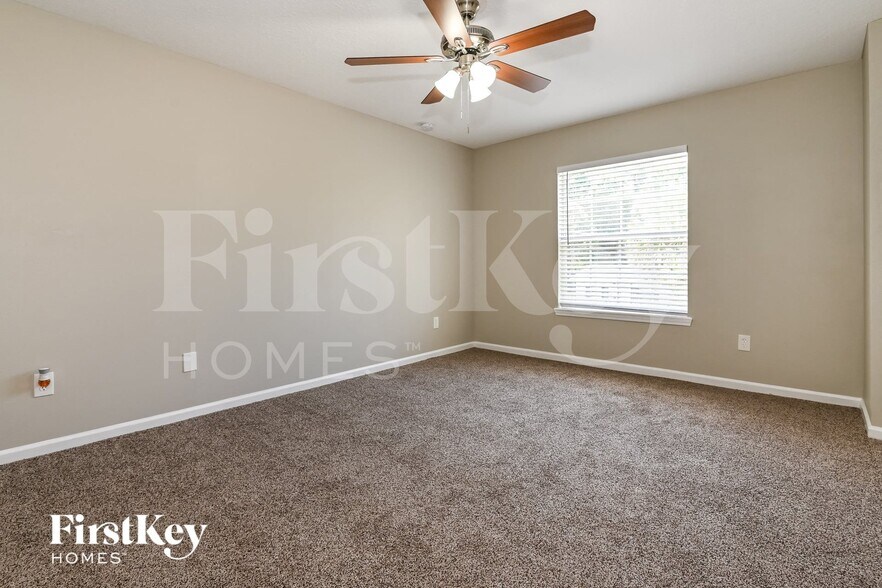 Building Photo - 8536 Dandy Ave
