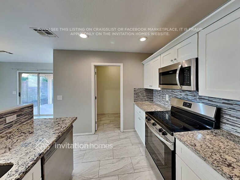 Building Photo - 1039 E Desert Moon Trail