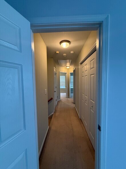 Building Photo - 9568 Kings Parade Blvd