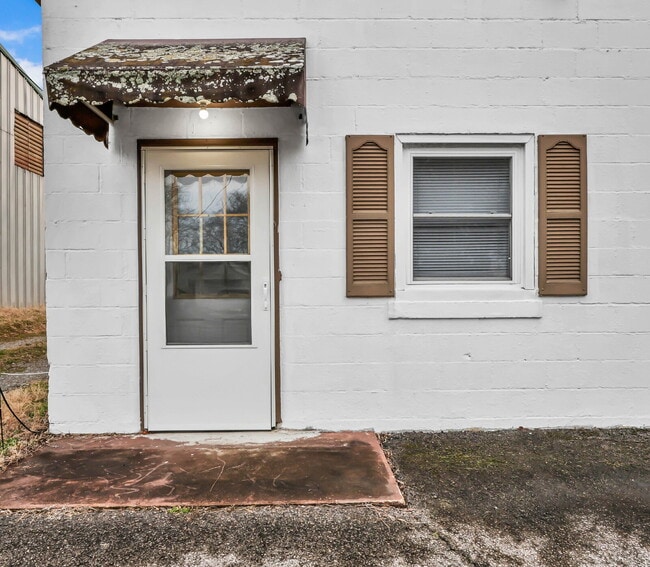 Building Photo - Charming 2-bedroom, 1-bath near downtown Clarksville!