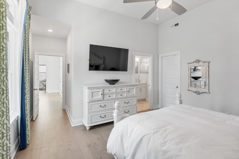 Building Photo - 514 Moore Ave