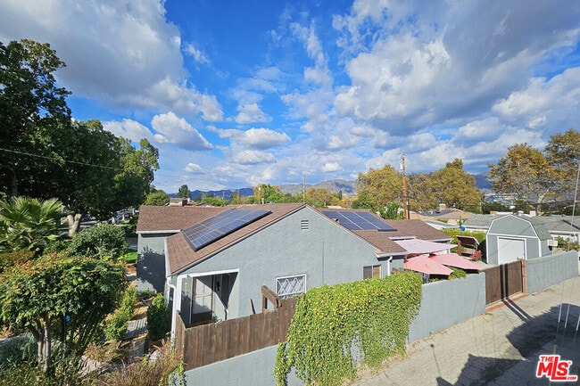 Building Photo - 302 N Griffith Park Dr