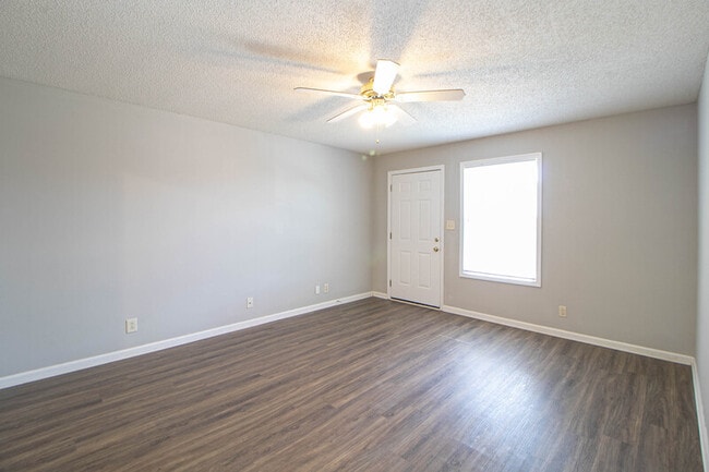 Building Photo - 145 Darlene Dr