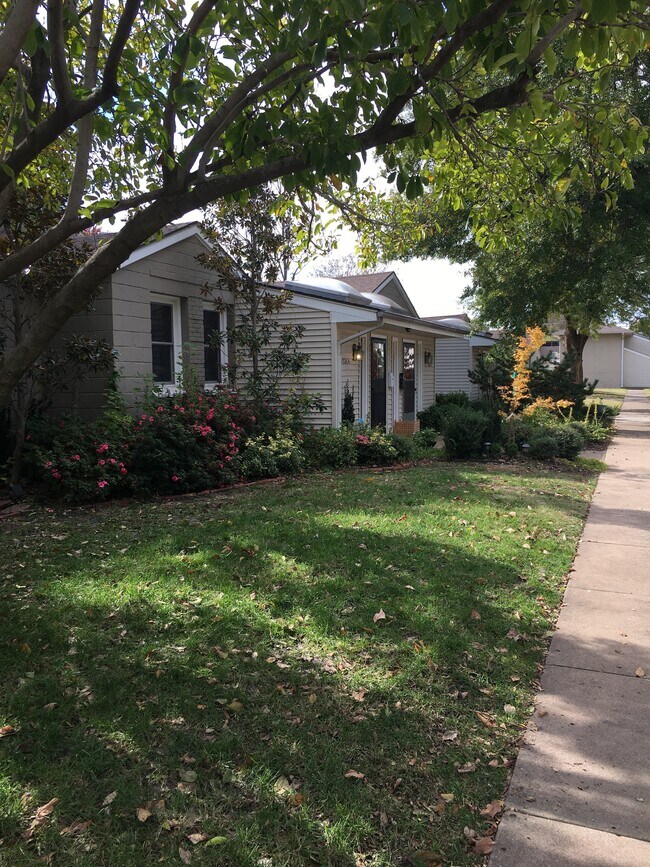 Area - 1341 E 38th Pl