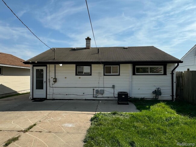 Building Photo - 17611 Clarann St