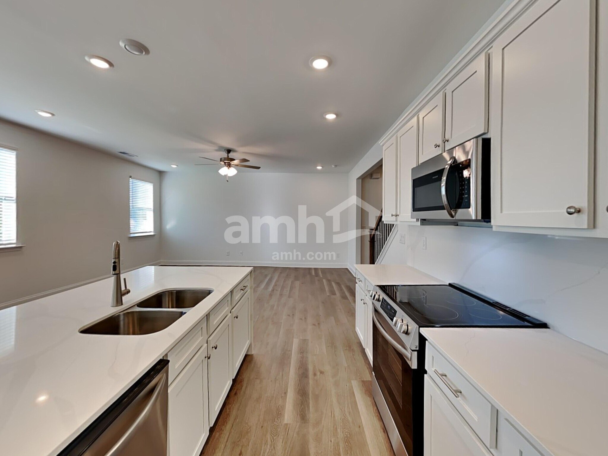 Building Photo - 1007 Highland Walk