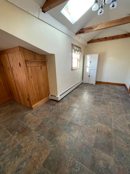 Breezeway - 310 Wadleigh Falls Rd