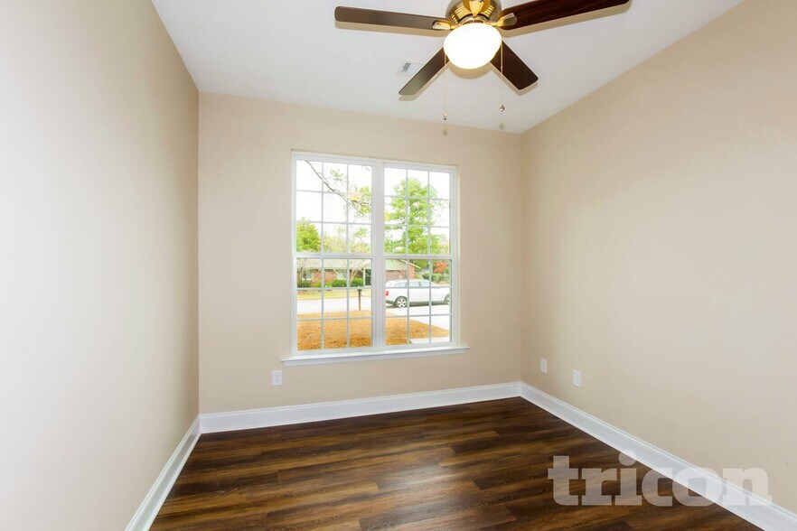 Building Photo - 110 Darian Dr