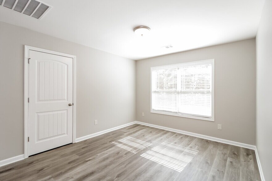 Building Photo - 538 Jadetree Ln
