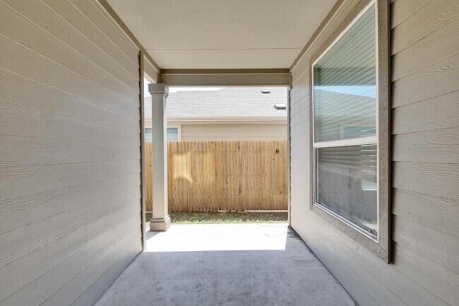 Building Photo - 2014 Arborside Dr