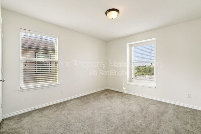 Building Photo - 3306 Putnam Fields