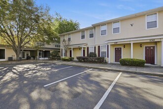 Building Photo - Conveniently located condo in Grantwood