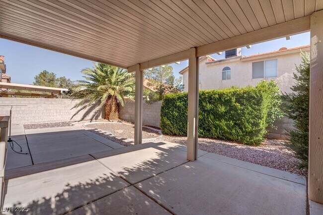 Building Photo - 8753 Country View Ave