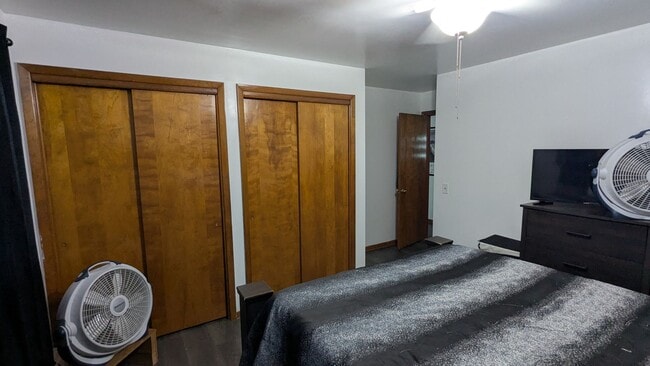 Building Photo - Welcome to this gem located in the heart of Perry township!