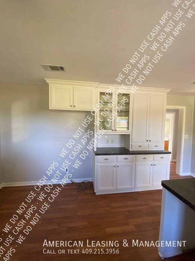 Building Photo - 235 Chapmon Rd.-