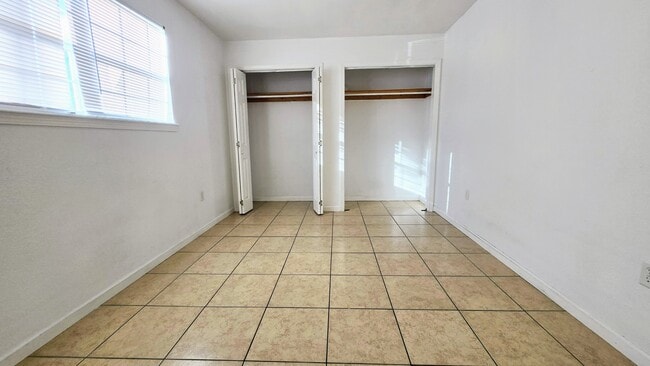 Building Photo - 2431 Octavia Dr